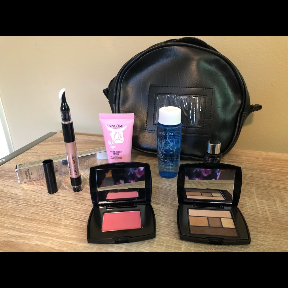 BNWT Lancome 6-piece set with a black makeup bag